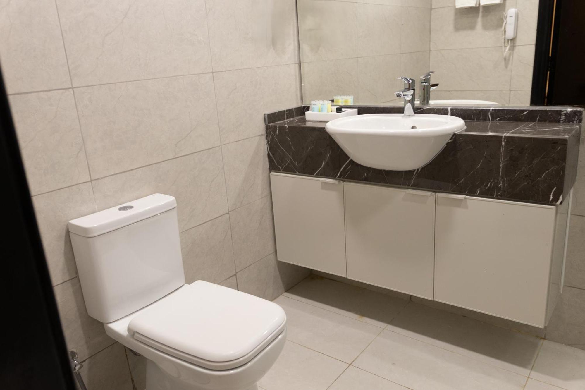 דובאי Vendome Plaza Hotel מראה חיצוני תמונה